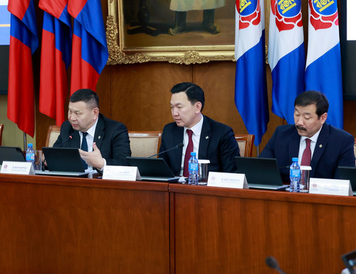 МАН-ЫН БҮЛЭГ: УИХ-ЫН ЧУУЛГАНЫ ХУРАЛДААНЫ ДЭГИЙН ТУХАЙ БОЛОН БУСАД ХУУЛИЙН ТӨСЛҮҮДИЙГ ХЭЛЭЛЦЭЖ БАЙНА